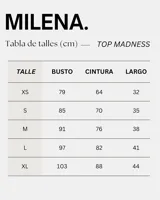 Top negro sin mangas con diseño cruzado en el frente y abertura en el abdomen con detalle de microtul.