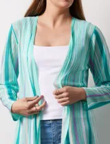 Cardigan largo plisado marca Ruby Rd, con diseño a rayas verticales en tonos verde agua, blanco y lila.