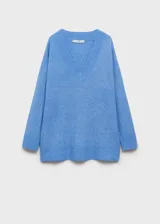 Sweater color beige de tejido de punto con cuello en V y corte oversize.