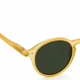 Lentes de sol Izipizi modelo #D, color amarillo translúcido, con montura redonda y lentes de categoría 3.