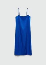 Vestido de seda azul sin mangas, con escote recto y abertura lateral.