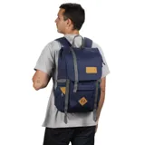 Mochila Jansport Hatchet azul con detalles en marrón y gris.