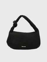 Cartera hobo negra de cuero sintético trenzado, con asa corta con nudo y logo dorado de Hush Puppies en el frente.