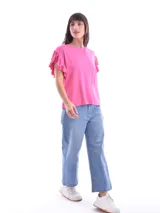Remera blanca de mangas cortas con volados.