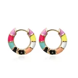 Aros de acero para mujer con diseño colorido en tonos pastel, elaborados en cobre bañado en oro.