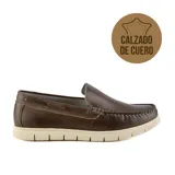 Zapato casual Hi-Tec Erik de cuero color marrón con cordones y suela de goma color crema.