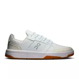 Championes urbanos blancos con detalles en beige y suela color caramelo.