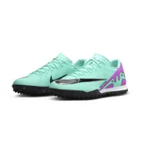 Championes de fútbol Nike Zoom Mercurial Vapor 15 Academy TF, color celeste con detalles en violeta y negro.