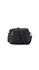 Bandolera morral negra de símil cuero con cierre principal, bolsillos interiores, bolsillo frontal y posterior con cierres, y bolsillos laterales. Incluye correa extensible.