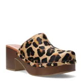 Zueco Bottero con capellada de cuero con estampado animal print, base de madera y apliques de tachas doradas.