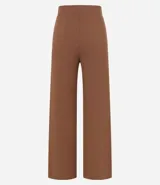Pantalón pantalona negro de ribana con textura acanalada y cintura elástica.