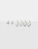 Set de aros argolla plateados en distintos tamaños y diseños.