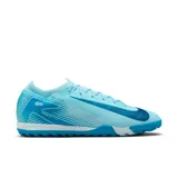 Championes de fútbol Nike Mercurial Zoom Vapor 16 Pro Tf, color celeste con detalles en azul.