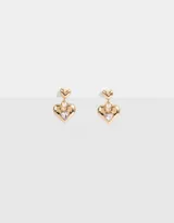 Aros pasantes dorados con forma de corazón y strass rosa.