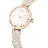 Reloj de pulsera con caja redonda dorada y brazalete metálico dorado adornado con cristales. La esfera es blanca con el logo del cisne a las 12 y tres cristales cuadrados como marcadores de índice. Es sumergible hasta 50 m.