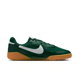 Championes Nike Terra Manta color verde con detalles en blanco y suela color caramelo.