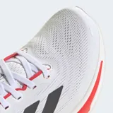Championes Adidas Supernova Rise 2, color blanco con detalles en negro y rojo, ideales para running.