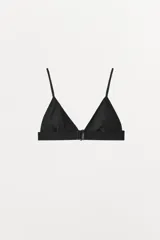 Bralette negro de viscosa con escote en pico, tirantes finos ajustables, cierre trasero con gancho y pieza metálica decorativa en el pecho.