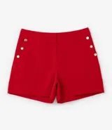 Bermuda roja de crepé con cierre delantero, bolsillos laterales con botones y pliegues.