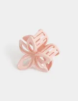 Broche para el pelo con forma de flor color borgoña.