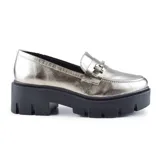 Mocasines plateados con plataforma track negra.