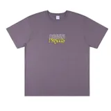 Remera violeta con estampa amarilla en el pecho con el texto "Rivvia Projects".