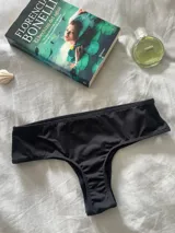 Culotte less tiro alto color negro, completamente forrado.