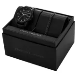 Set de reloj Armani Exchange modelo Banks, con caja y correa de cuero negra, esfera negra con logo de la marca y calendario. Incluye pulsera de eslabones gruesos color negro.