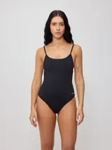 Malla entera negra con breteles finos.