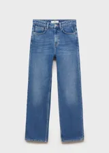 Pantalón de jean azul de corte recto, tiro medio y cinco bolsillos.