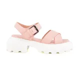 Sandalias negras con plataforma track y hebilla lateral.