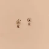 Caravanas en plata 925 con circonias y engarce inglés, diámetro de 3mm.