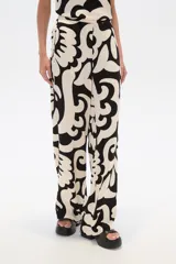 Pantalón de viscosa con estampado abstracto en blanco y negro, de corte ancho y tiro alto.