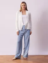 Cardigan tejido negro, marca Vila Milano, con botones aplicados en la espalda.