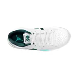 Championes Jordan Stadium 90 de mujer, color blanco con detalles en verde y celeste. Presentan el logo de Nike en los laterales y perforaciones en la puntera.