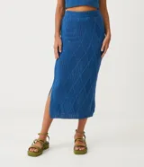 Pollera midi azul de punto con cintura elástica y diseño texturizado de rombos.