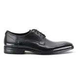 Zapato acordonado de cuero negro, de vestir, con punta fina y suela de goma.