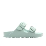 Sandalias de goma EVA color verde surf, con doble hebilla ajustable y suela cómoda.
