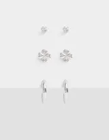 Set de tres pares de aros plateados con pasantes y argollas, con cubic zirconia.