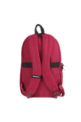 Mochila de color rojo oscuro/bordó con múltiples compartimentos frontales con cierre. Presenta detalles de cinta negra con la inscripción "Discovery" repetida y un parche con logo en la parte superior. Posee un bolsillo lateral de malla.