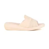 Sandalia zueco color beige, con plataforma baja y capellada con perforaciones.