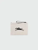 Clutch de material textil en color marfil con logo estampado en rojo.