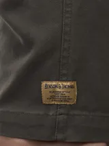 Bermuda color azul marino de corte recto.