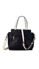 Cartera color beige con doble asa corta y correa larga extraíble. Tiene un bolsillo principal con cierre y varios bolsillos interiores.