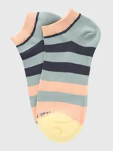 Calcetín corto de algodón con diseño a rayas horizontales en tonos azul verdoso, azul marino, salmón y amarillo pálido en la puntera.