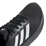 Championes Adidas Runfalcon 3.0 negros con las tres tiras blancas.