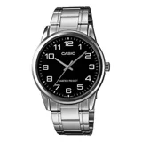 Reloj Casio analógico con caja y pulsera de acero inoxidable plateado, esfera negra con números arábigos y agujas plateadas.