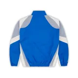Campera azul con detalles en blanco y diseño de Italia.