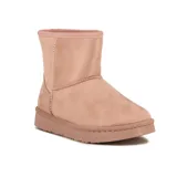 Pantubota corta de color rosa con interior de piel sintética color crema.