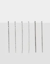 Set de tres pares de aros colgantes largos de metal plateado con strass.